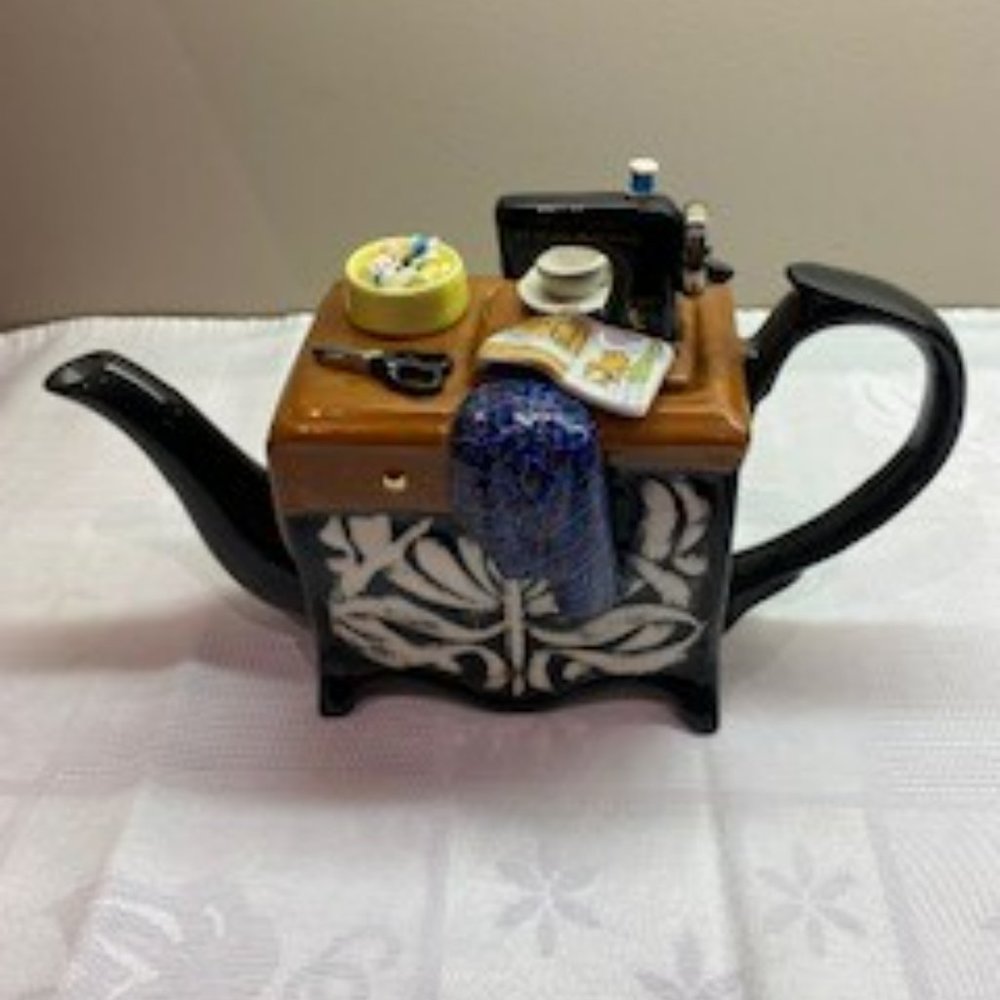 Collectible Tea Pots - Picture 8 of 10